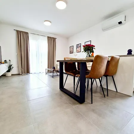 Apartments Laura & Nino Pula Exterior photo