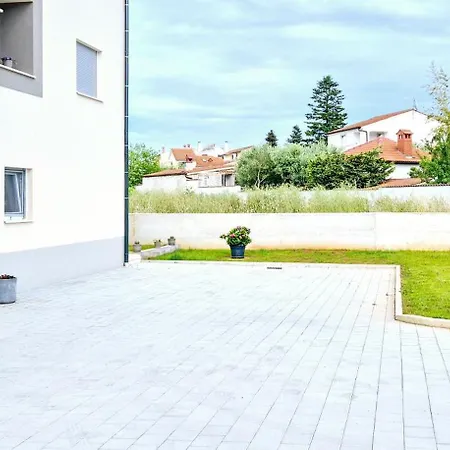 Apartments Laura & Nino Pula Exterior photo